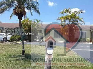 🏘️ Investor Special in Miami Gardens – 2 Bed, 2 Bath Townhouse for $195K! 💼