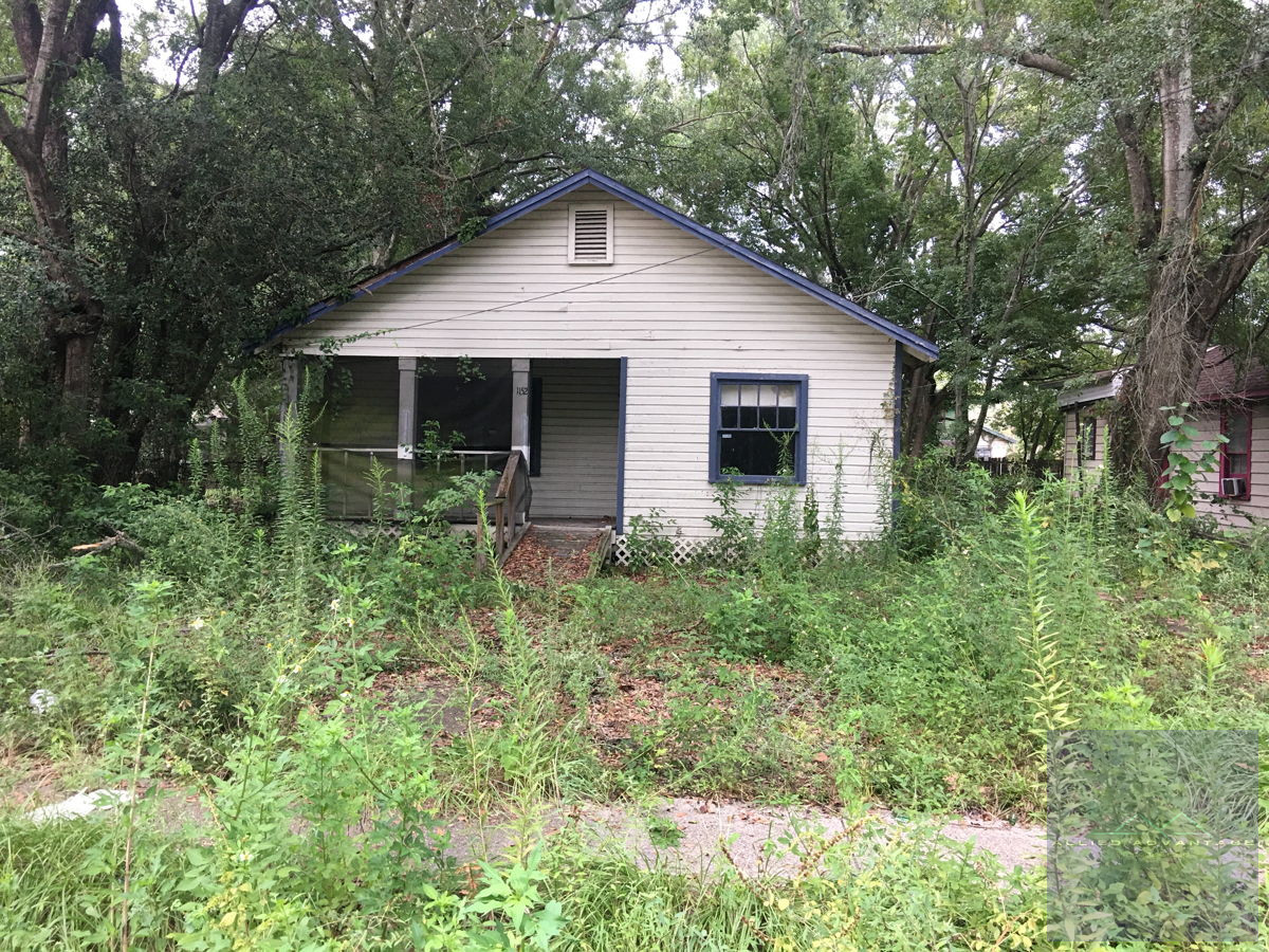 3-Bed Fixer-Upper in the Baltimore District of Mobile, AL 🤠