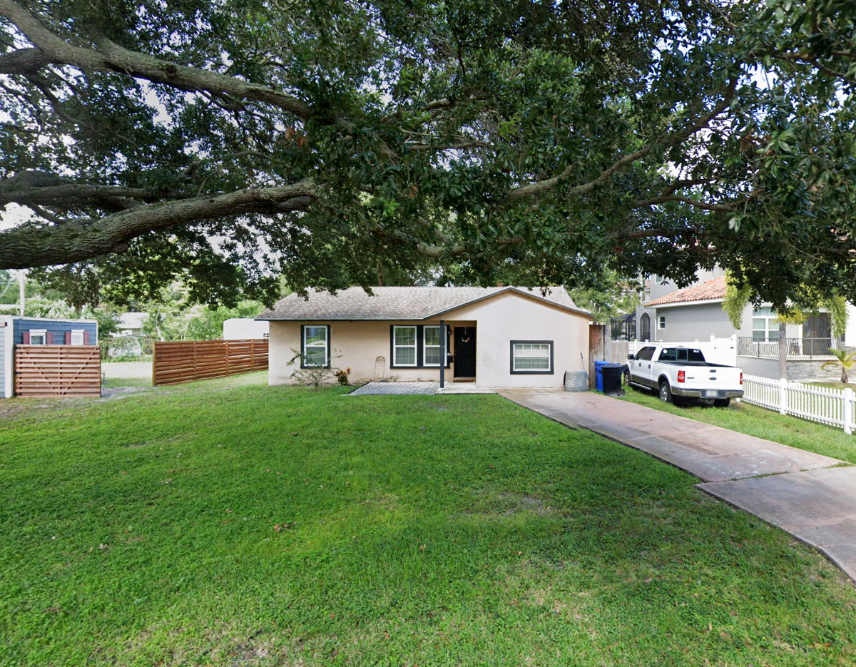 33702 🌴 Charming 3-Bed Saint Petersburg Home – Great Flip Potential! 🏡💸
