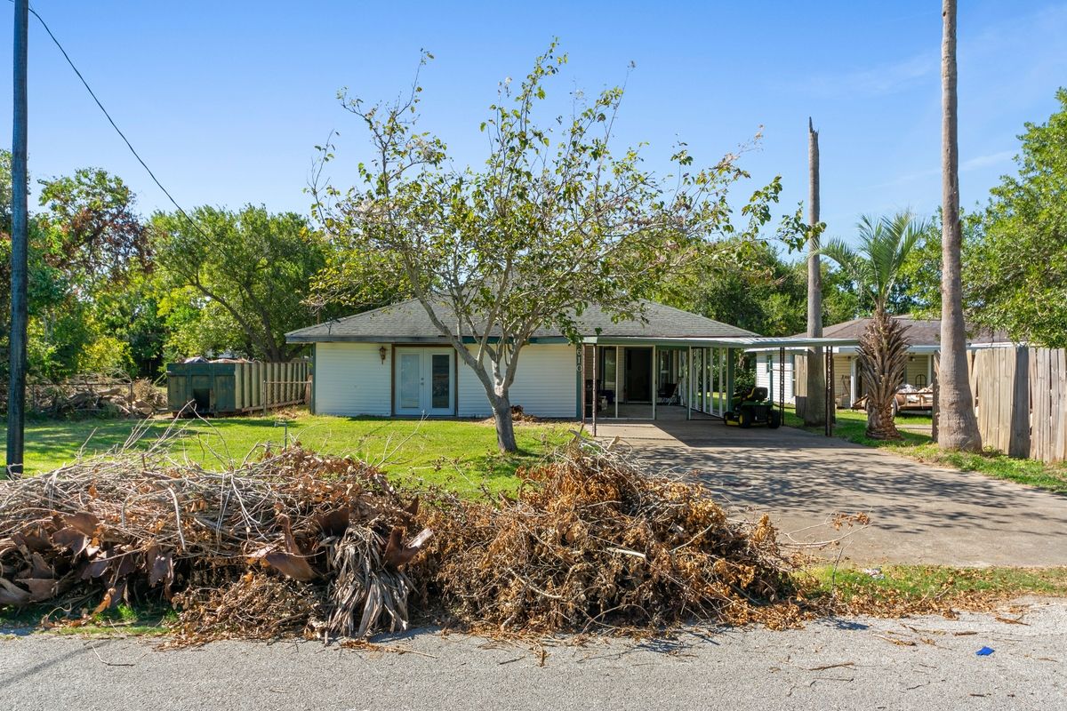 (San Leon, TX) 🏚️ Profit $60k in this Bayside Fix & Flip 🏡