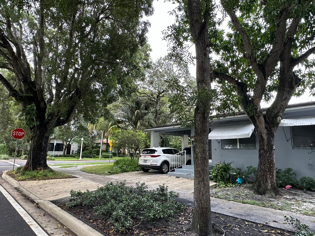 2100 Lake Ave West Palm Beach, FL 33401