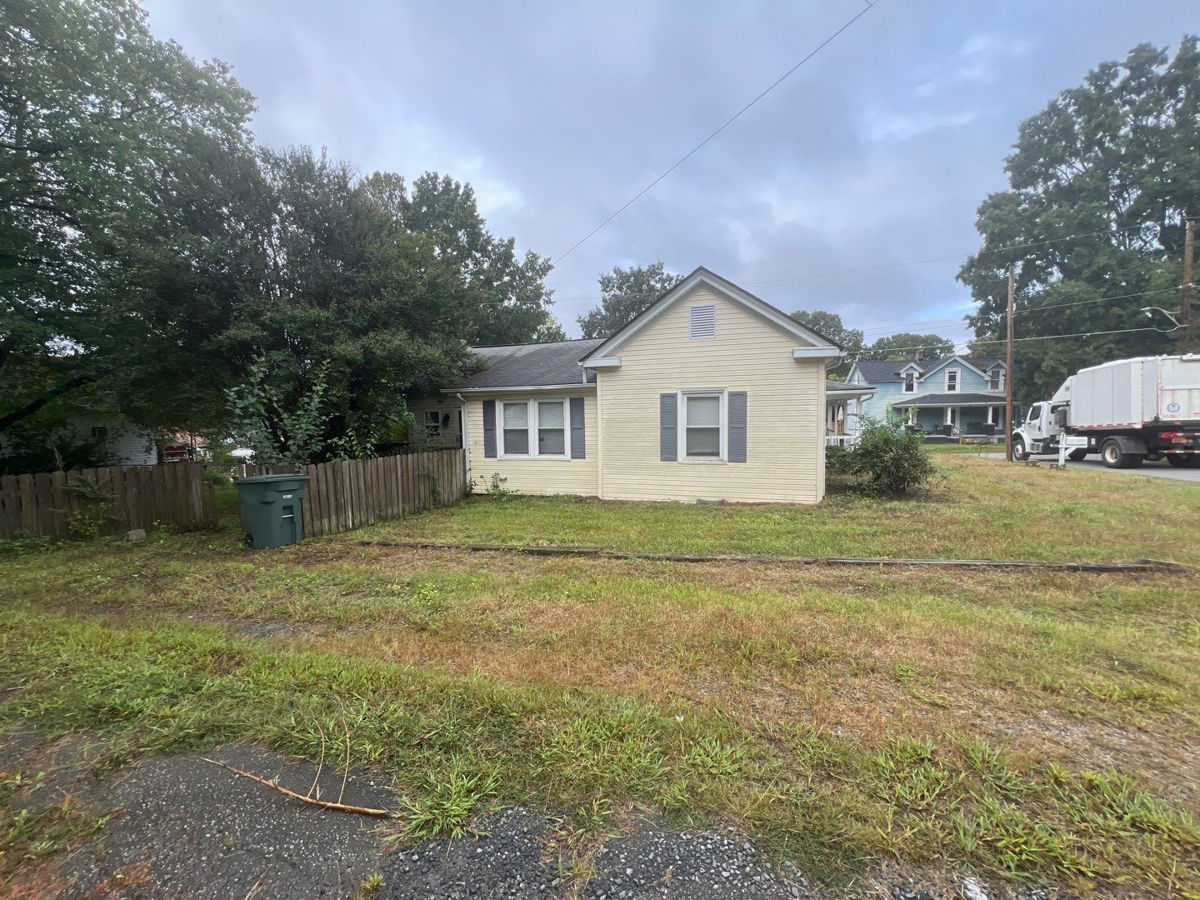 Investment house in the city of Eden NC