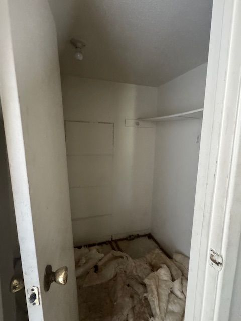 FIXER UPPER TOWNHOUSE 9090 Braeswood #109