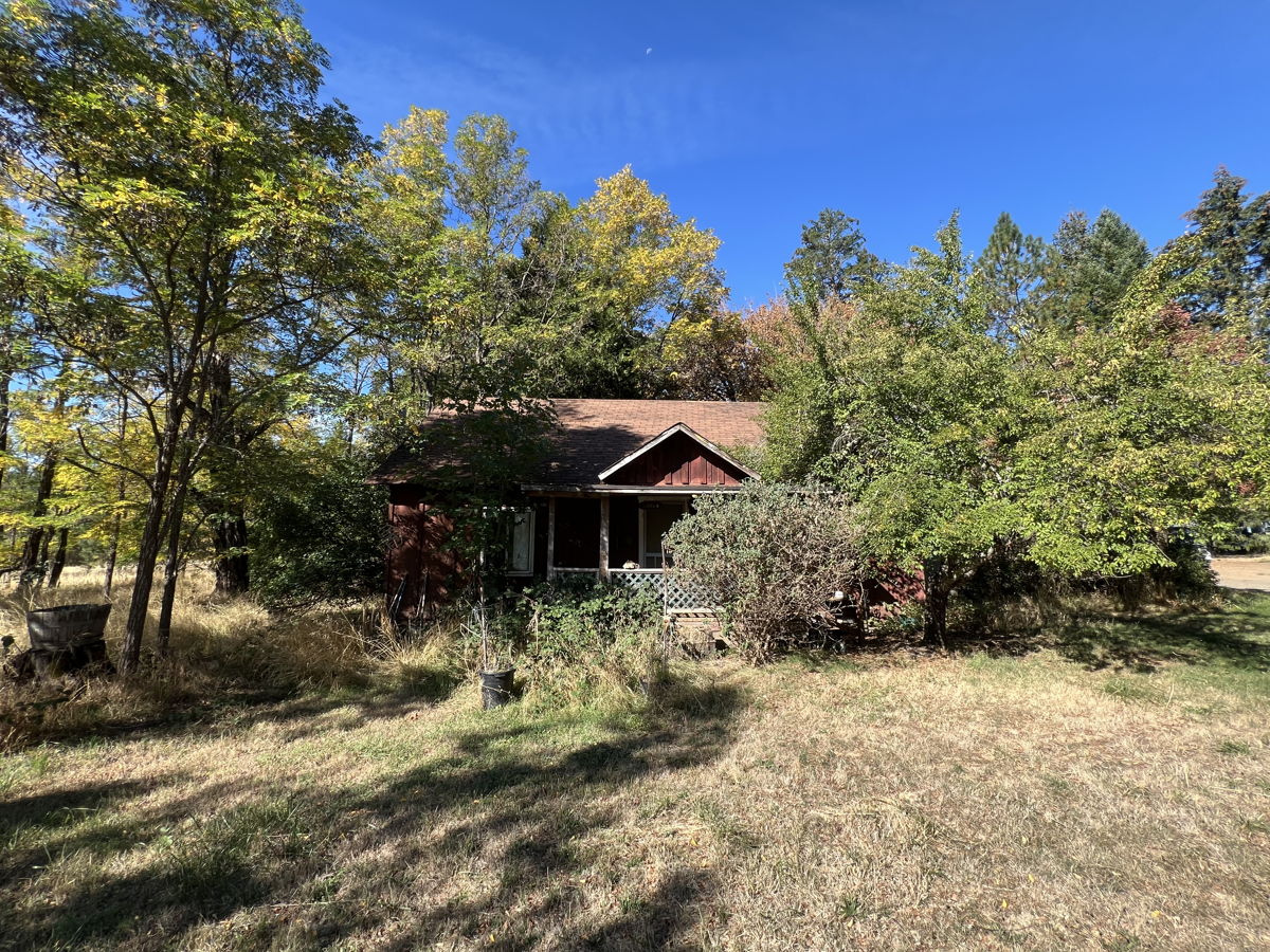 Fix & Flip or Rental Opportunity in Cave Junction,OR!