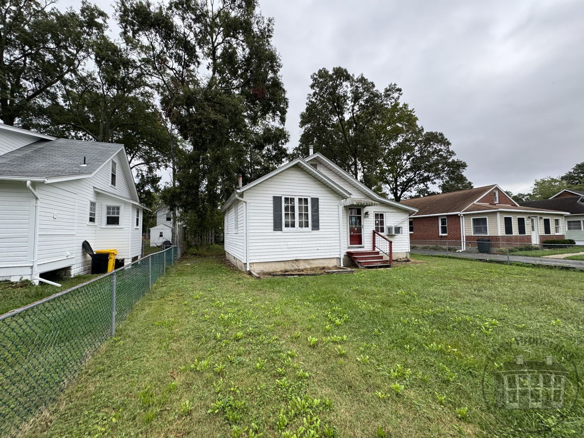 🌟 Charming Cottage Next to the Chesapeake Bay in Edgewater! 🏡 2BD/1BA, 850 Sq Ft – ARV $400k, $30k Reno!