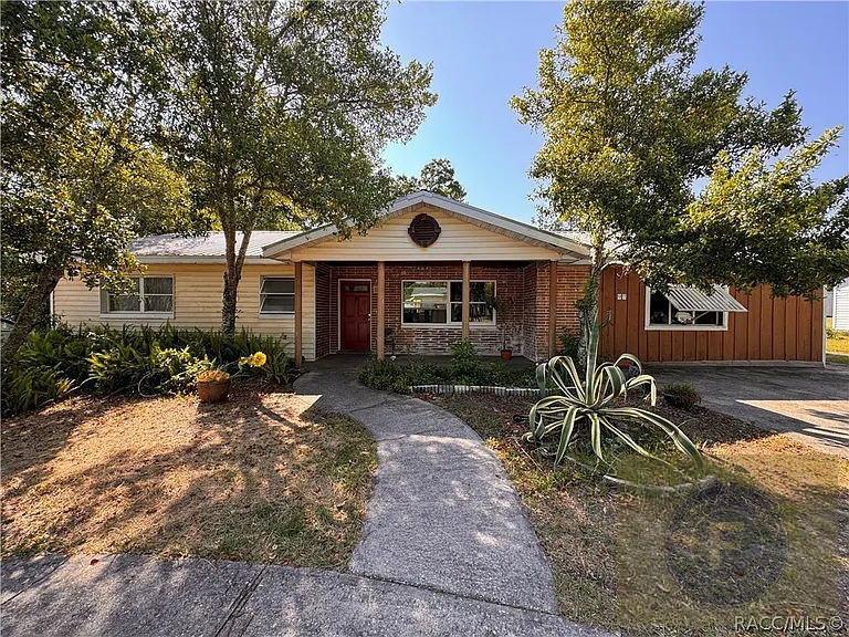 GREAT FIX AND FLIP OR BUY AND HOLD IN BEVERLY HILLS FL 34465