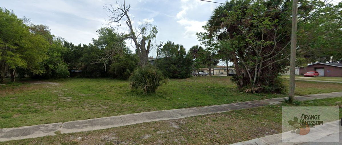 🏡 Prime Lot Opportunity in Titusville! 🌴