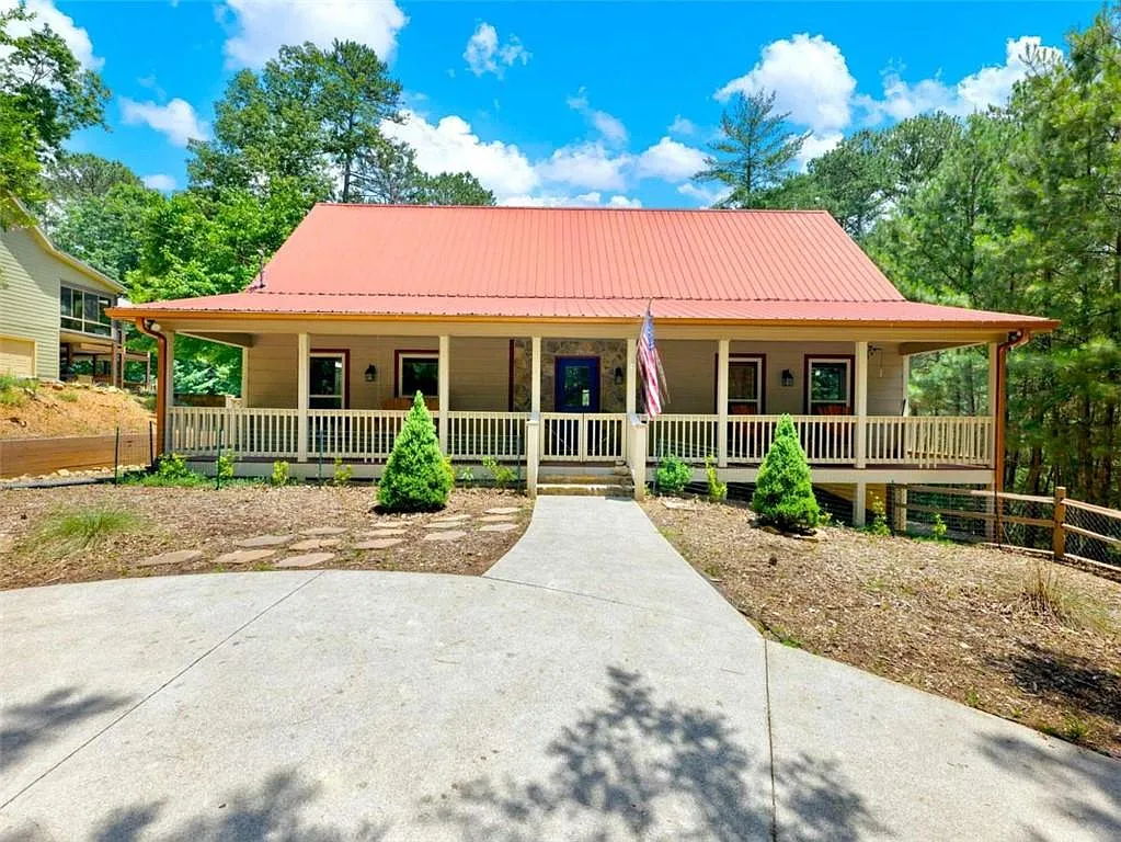 Subto GA: Fully furnished in the North GA Mountains with No HOA and Great ROI Potential!