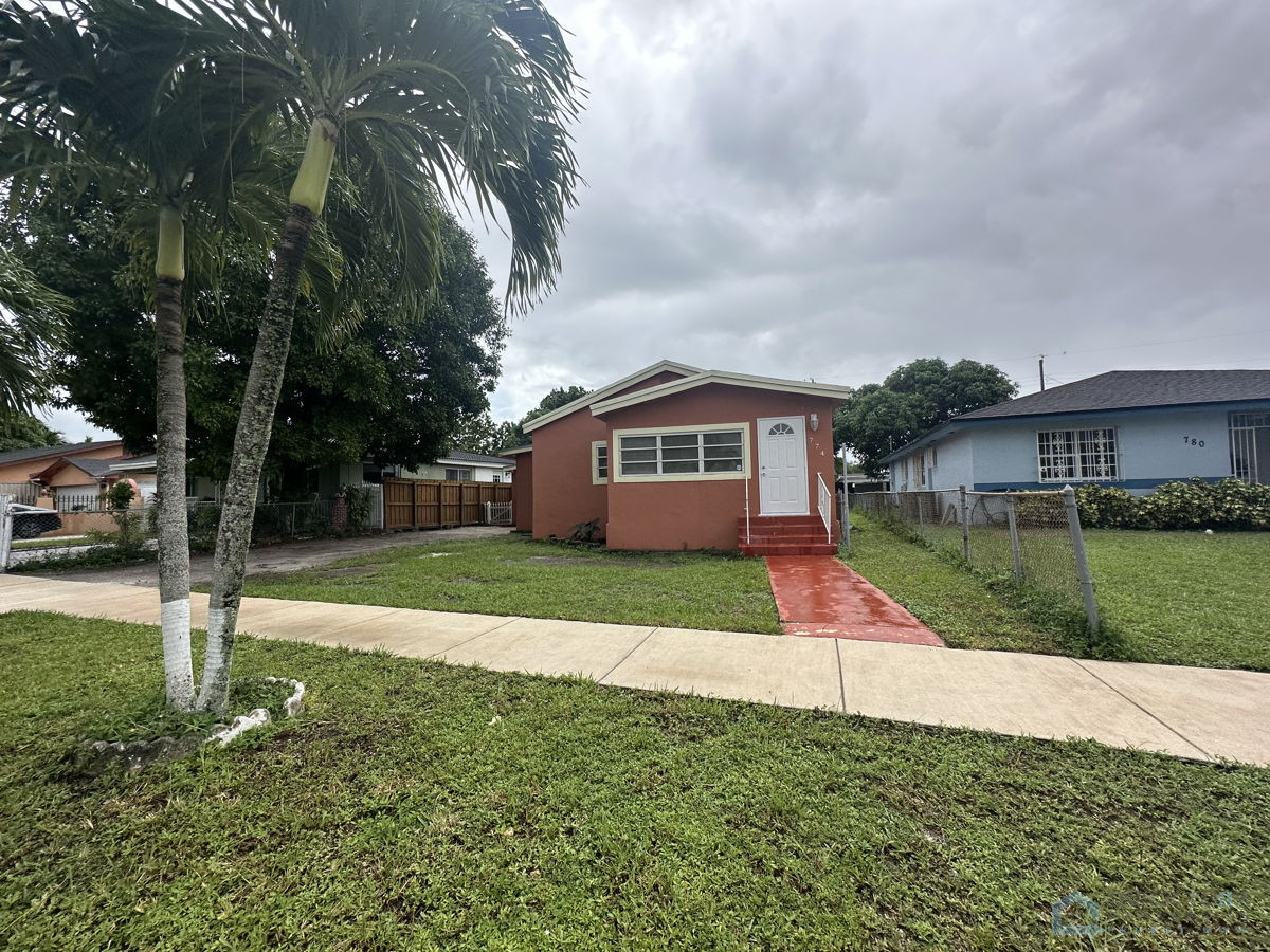SINGLE-FAMILY LOCATED IN THE SOUGHT-AFTER HIALEAH 👀👇