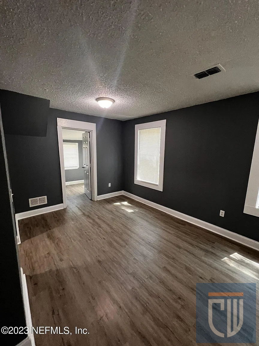 Jax Flip: Renovated(2022) Buy at $97K! ARV160K 4/1 SFH, Near Downtown