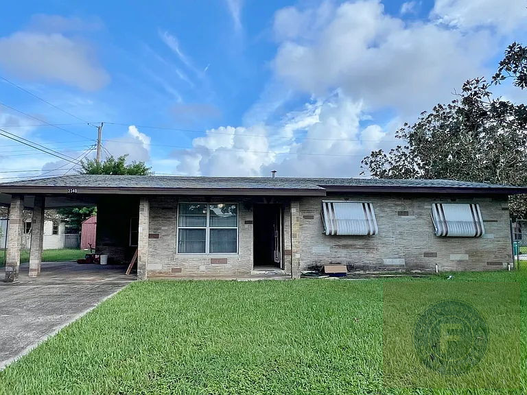 GREAT FIX AND FLIP OR BUY AND HOLD IN MELBOURNE FL 32935