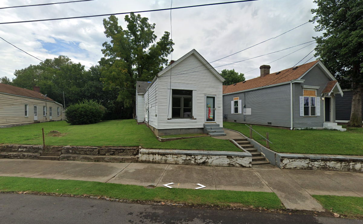 (Louisville, KY) 🏚️Discounted Property in Portland 🏡 | 📸 Photos, 🎥 Video Walkthrough, & 📋 Licensed Inspection Report