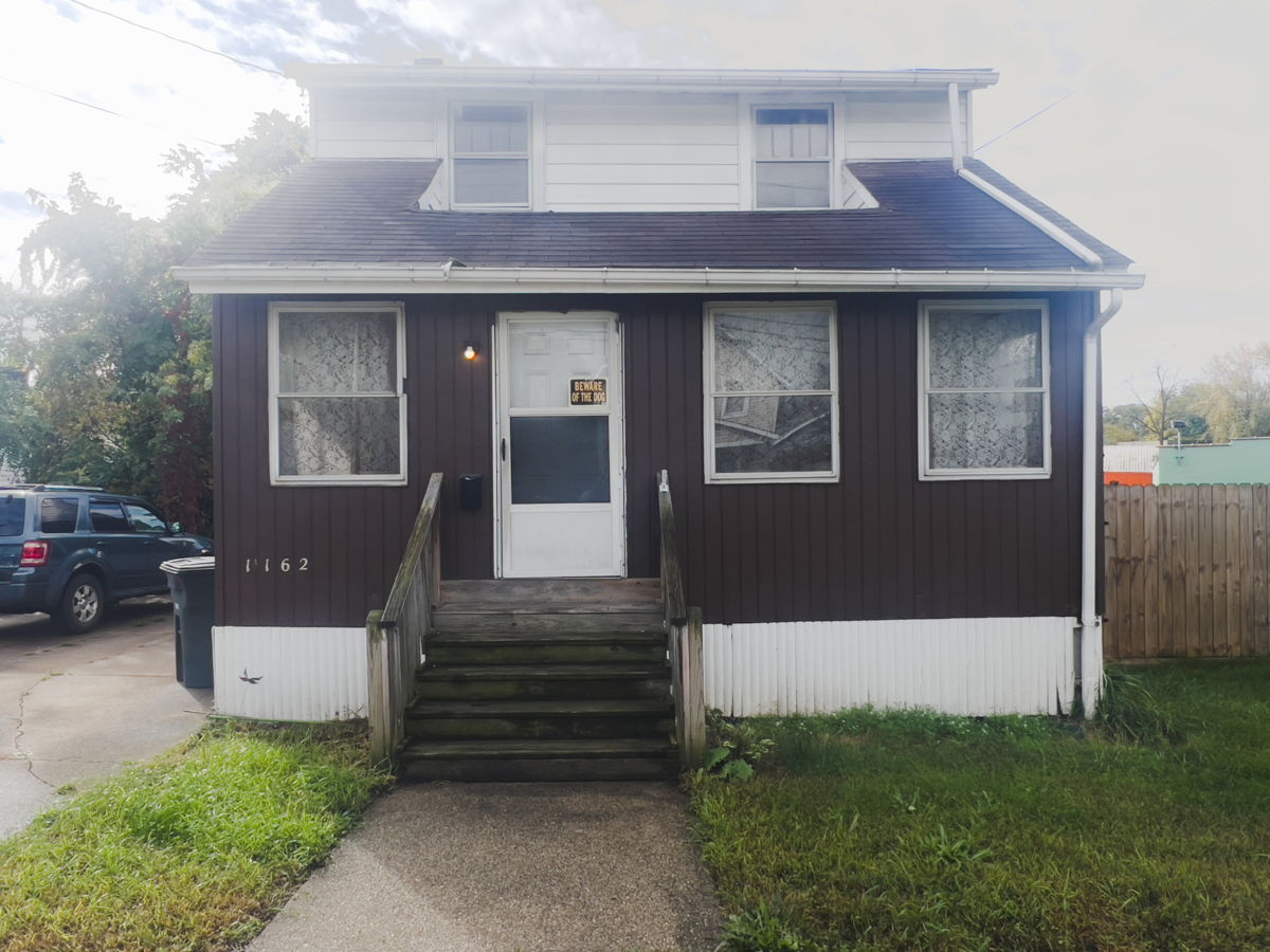 🏡🌟 2-Story Investment Property in Akron, OH – Strong ROI Potential! 🔥🏡