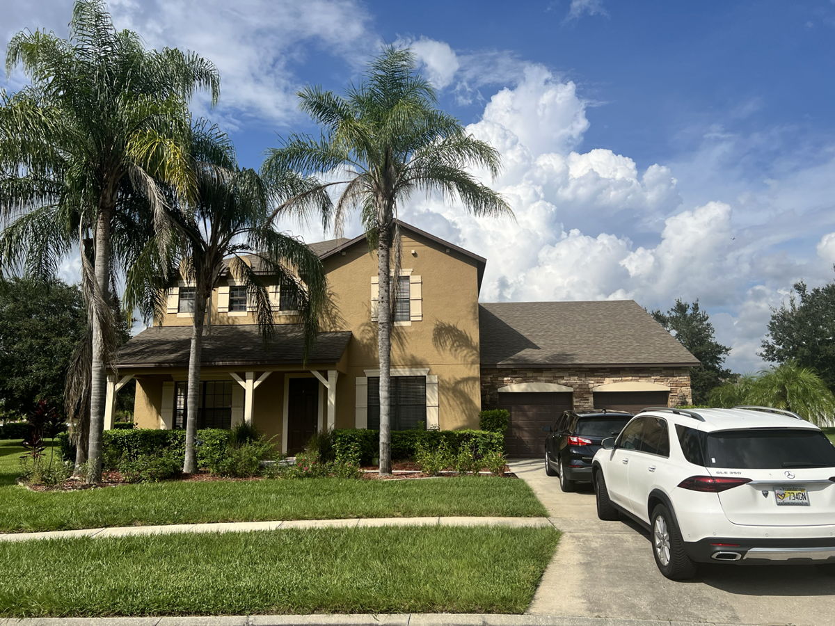 Kissimmee Cash Deal: Spacious 5-Bedroom, 4.5-Bath Home with New HVAC and Strong Rent Potential! Ideal for Fix and Flip or Long-Term Rental!