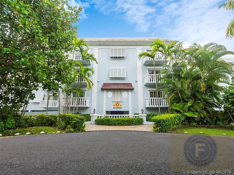 GREAT FIX AND FLIP OR BUY AND HOLD IN CORAL GABLES MIAMI CONDO