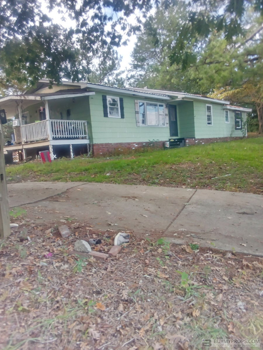 Great Investment Opportunity just outside of the City!!