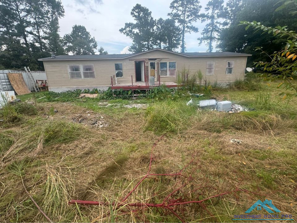 Fixer-Upper Alert! 🛠🏡 | 3BR Home in Trenton NC 28585- Great Potential!