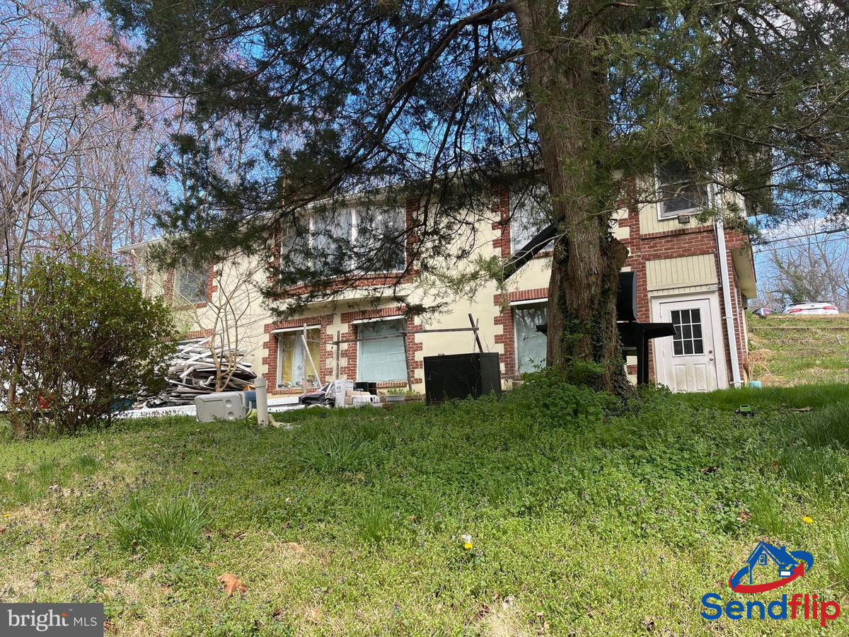 (ANNANDALE, VA) 🚨UNIQUE BRICK RAMBLER FIND🚨JUST $675K😱