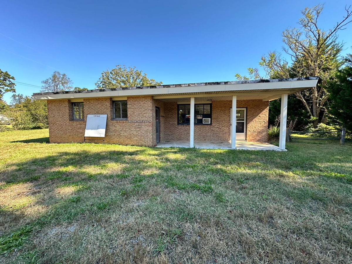 "✨ Versatile Property on 1.5 Acres! 🏡Starting at $127K🚨