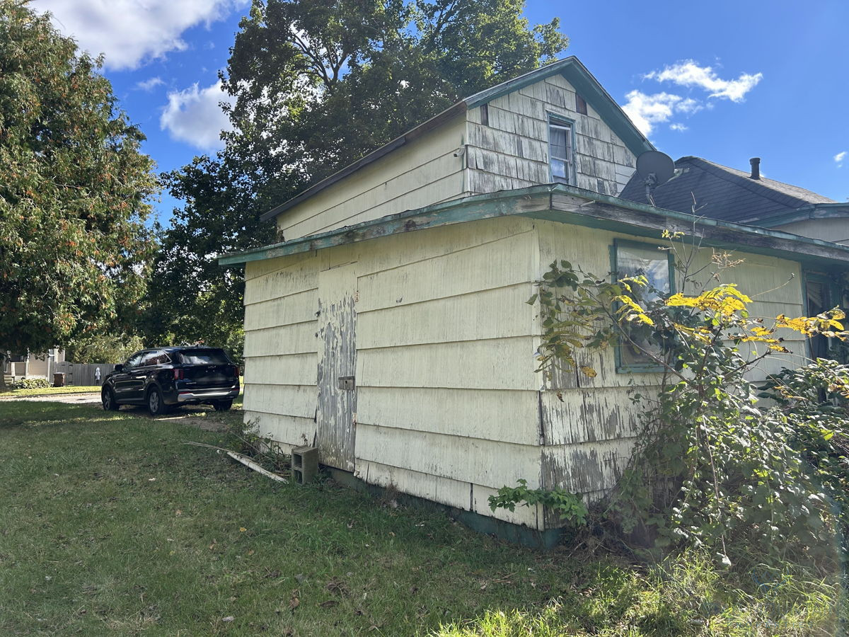 Jackson, MI | 🏡🔥 Off Market Flip Opportunity🔥🏡