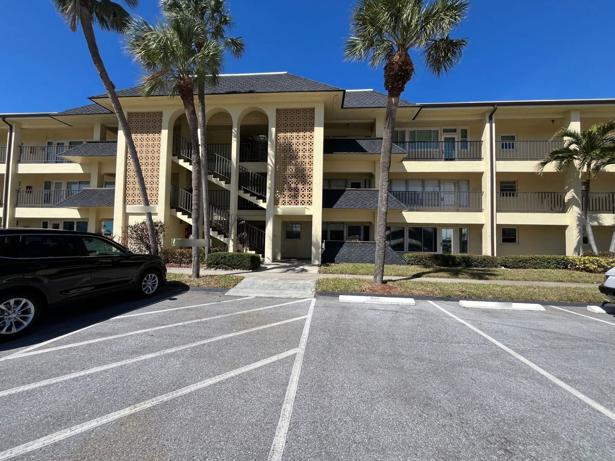 St. Petersburg 55+ 1b/1ba Condo (NOT IN MLS)