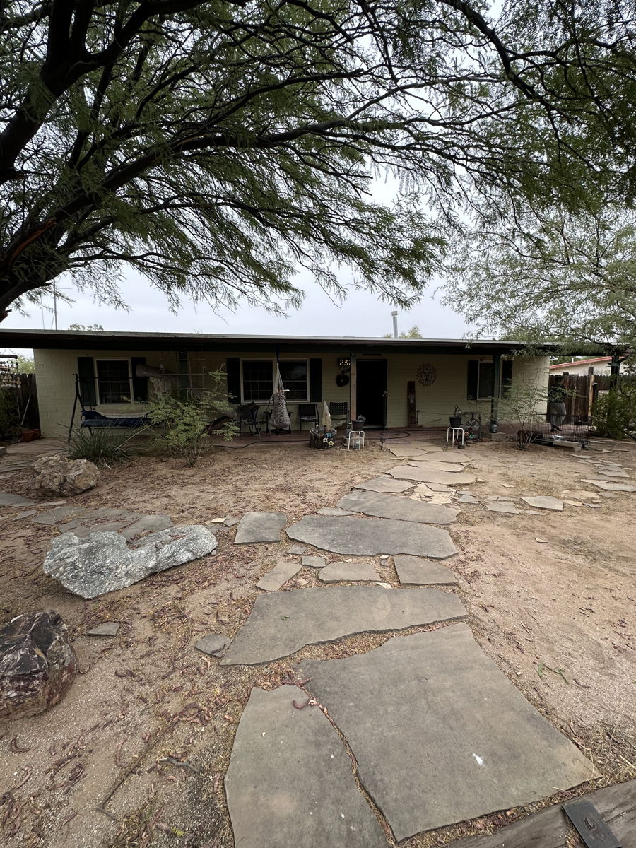 PREMIUM 🏡 3/1 in Tucson, AZ 85705 – Unmatched Value! 💎