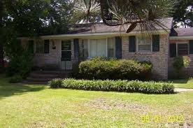 Cozy 3-Bedroom, 1.5-Bath Gem in the Heart of Fairmont
