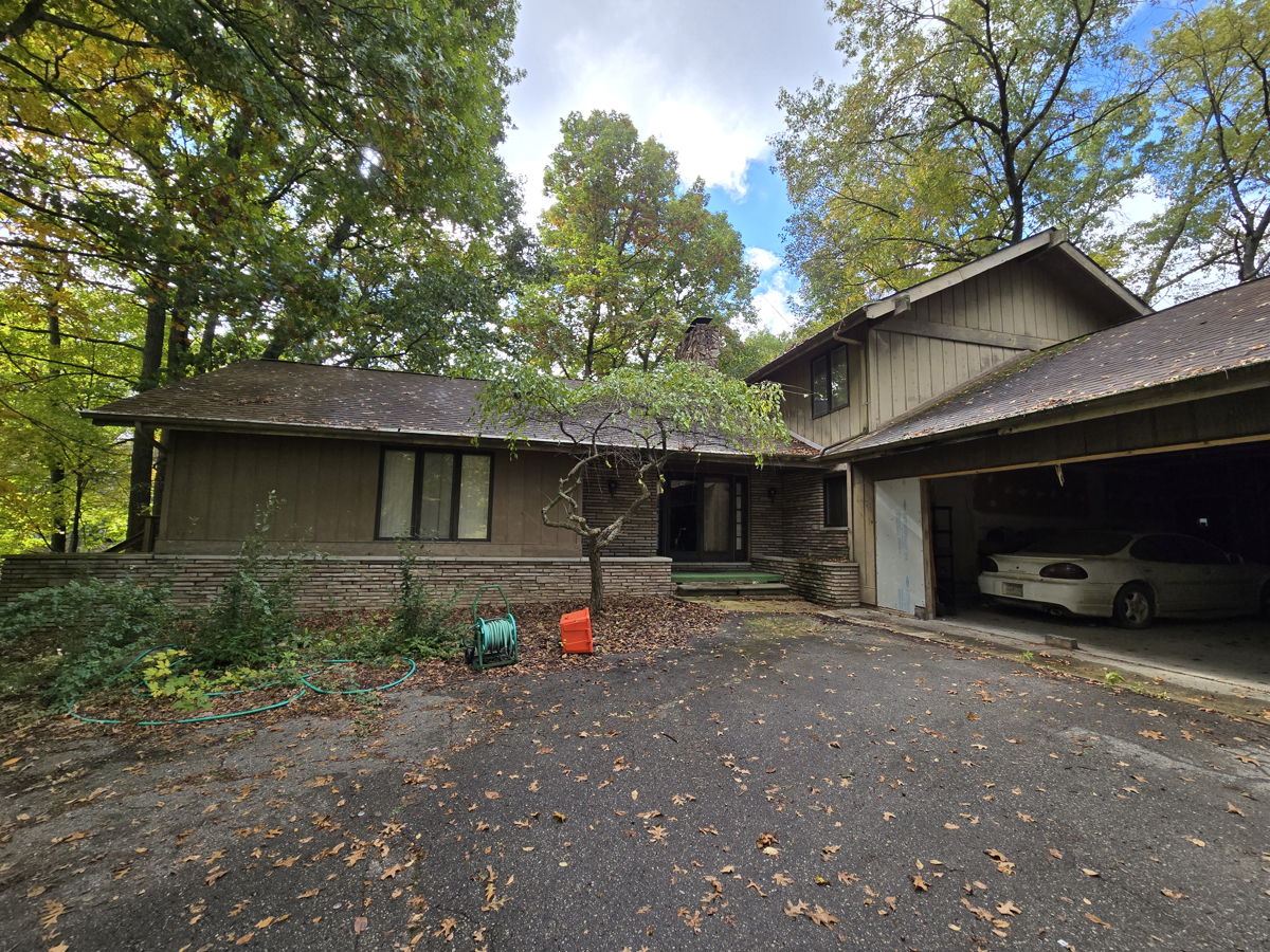 🏡🌟 Fantastic Investment Opportunity by the Lake – Oxford Village, MI 🔥🏡