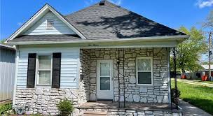 Fixer-Upper with Huge Potential – Mattoon, IL!