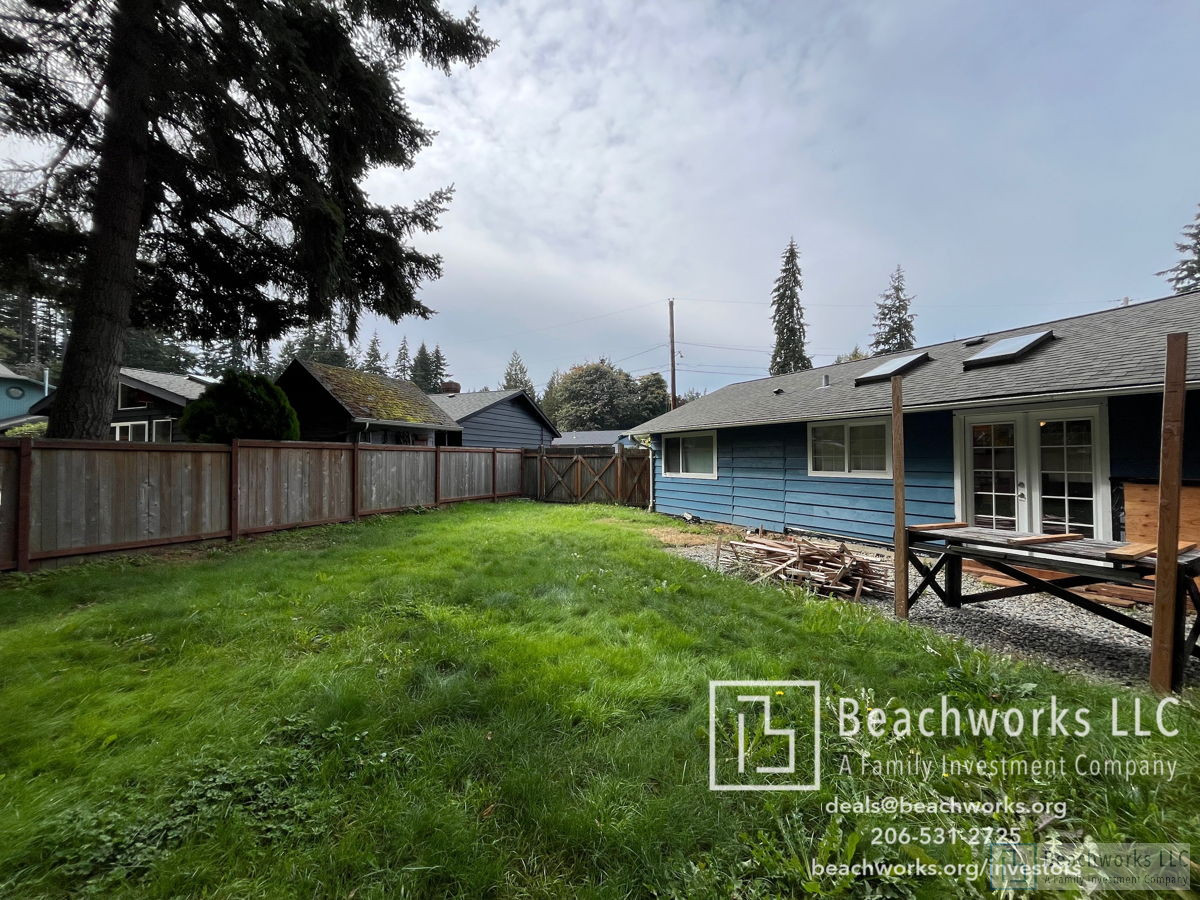 "Mountlake Terrace Gem: Termite-Tested, Investor-Approved!" 🏡