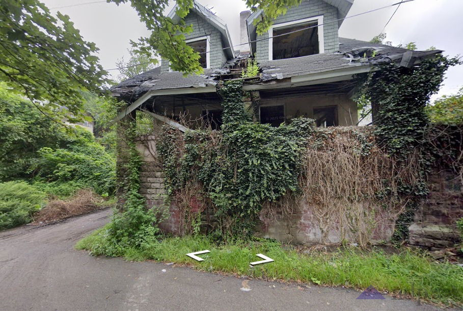 Pittsburgh Multi-Family Fixer-Upper – Maximize Returns with This Duplex!