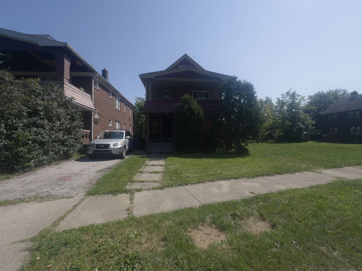 🏡🌟 Rent-Ready Duplex with Great ROI Potential – Cleveland zip 44105 🔥🏡