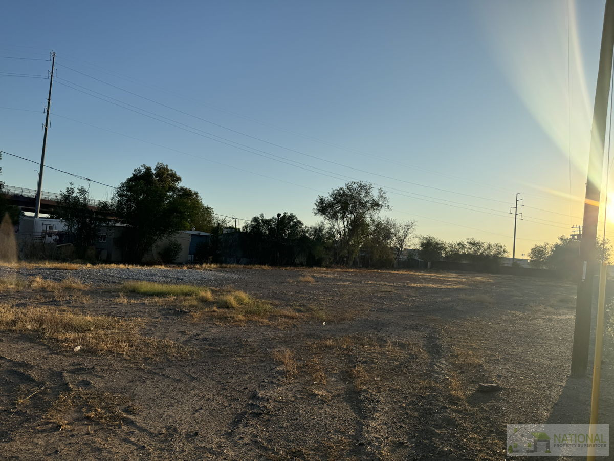 5556 NW Grand Ave, Glendale, AZ 85301