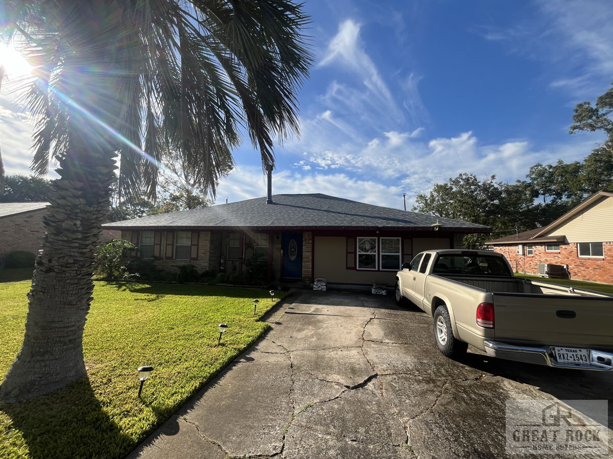 🔥 Unrestricted Property in Kemah – Residential or Business Use! No HOA! 🔥