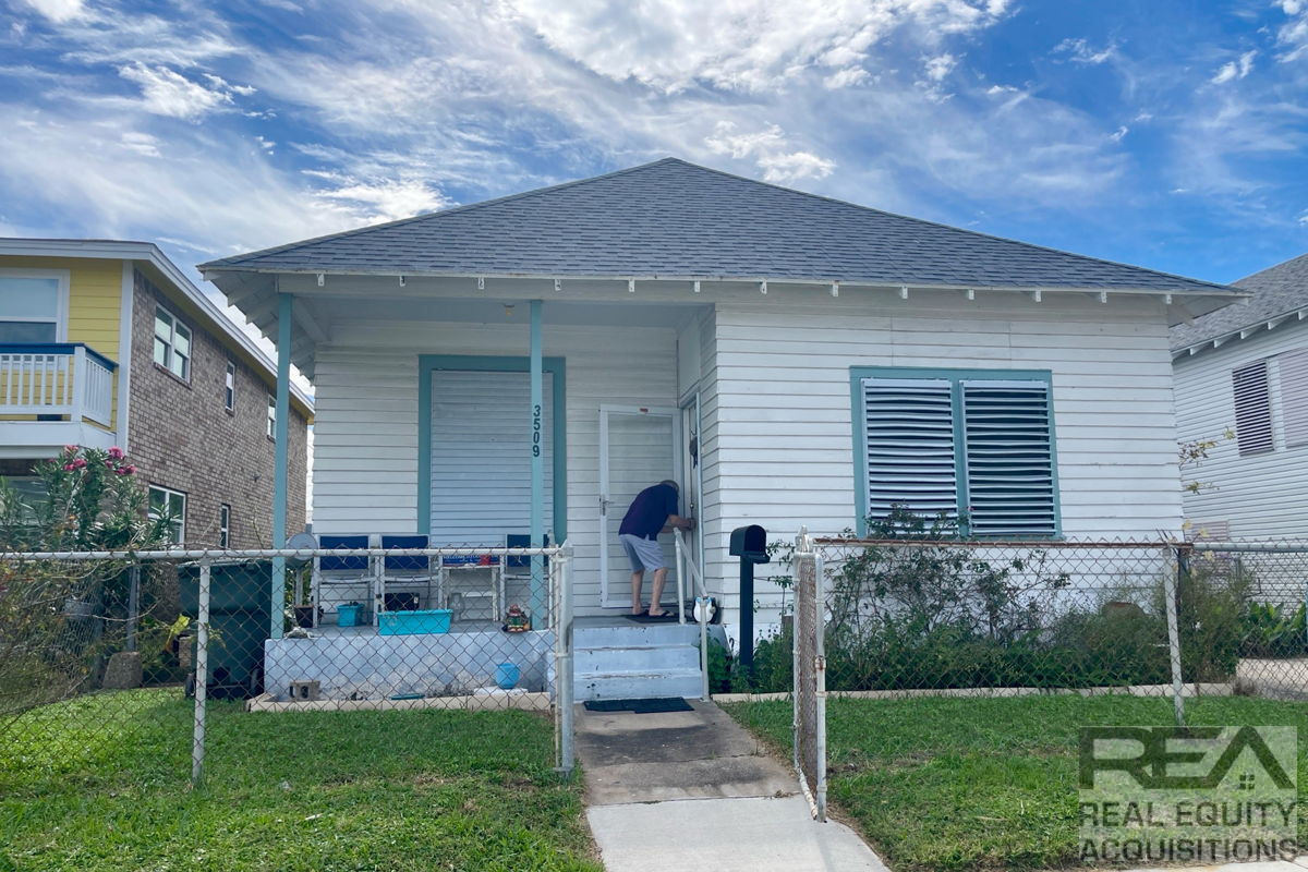 Exciting Flip/Rental Opportunity in Galveston, Texas!
