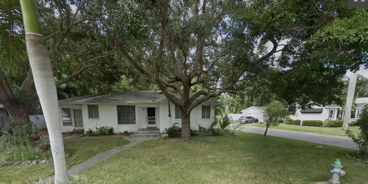 2002 Virginia Dr, Bradenton, FL 34205