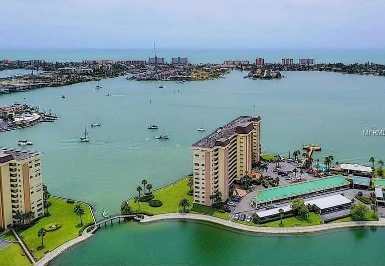 🏢 4th Floor Unit at Sea Towers – No Damage & 55+ Community!