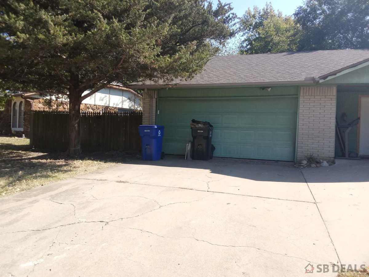 🔥Broken Arrow, Oklahoma🔥Huge Potential for Fix and Flip or Buy and Hold!!