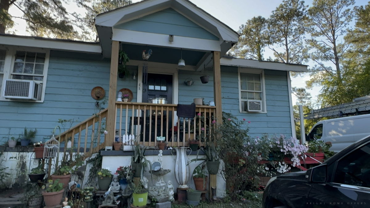 2 Duplexes in Columbia - 4 UNITS TOTAL Ideal for Cashflow or Fix & Flip