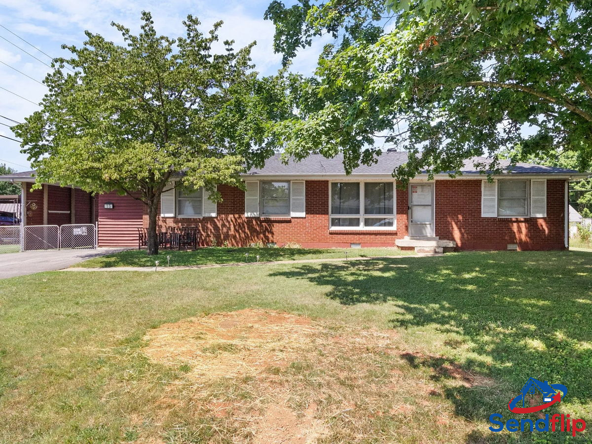CLARKSVILLE, TENNESSEE 37040 CASH DEAL ASKING 215K CASH OR HM
