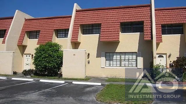 4 bed/ 2 baths in Tamarac 243k worth 370k!