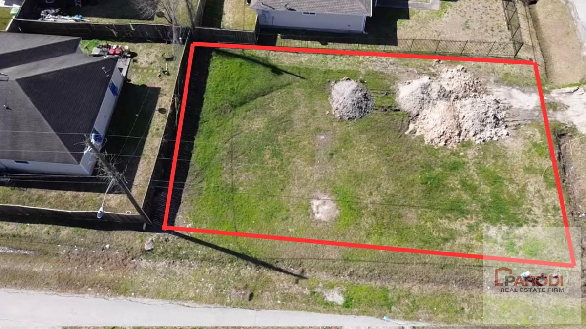 Attention Builders!!! Vacant lot READY to build!