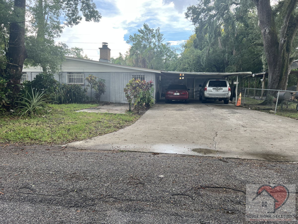 🌟 Spacious Tampa Corner Lot Home – Move-in Ready!