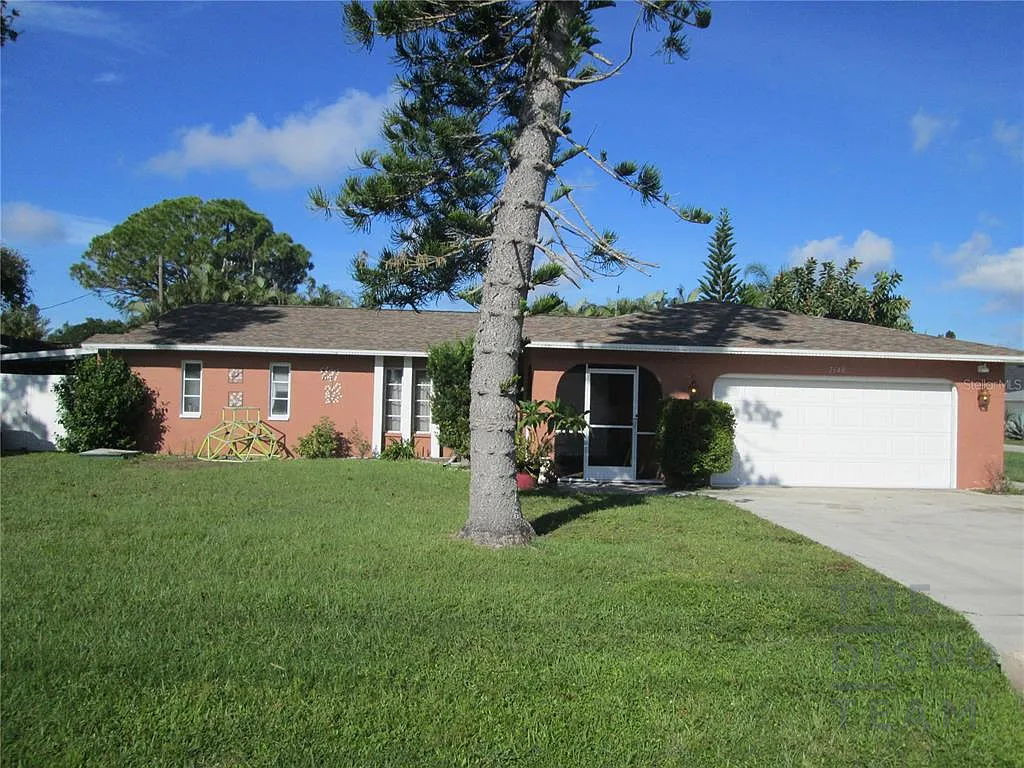 🏡 Single-Family Home in Venice, FL