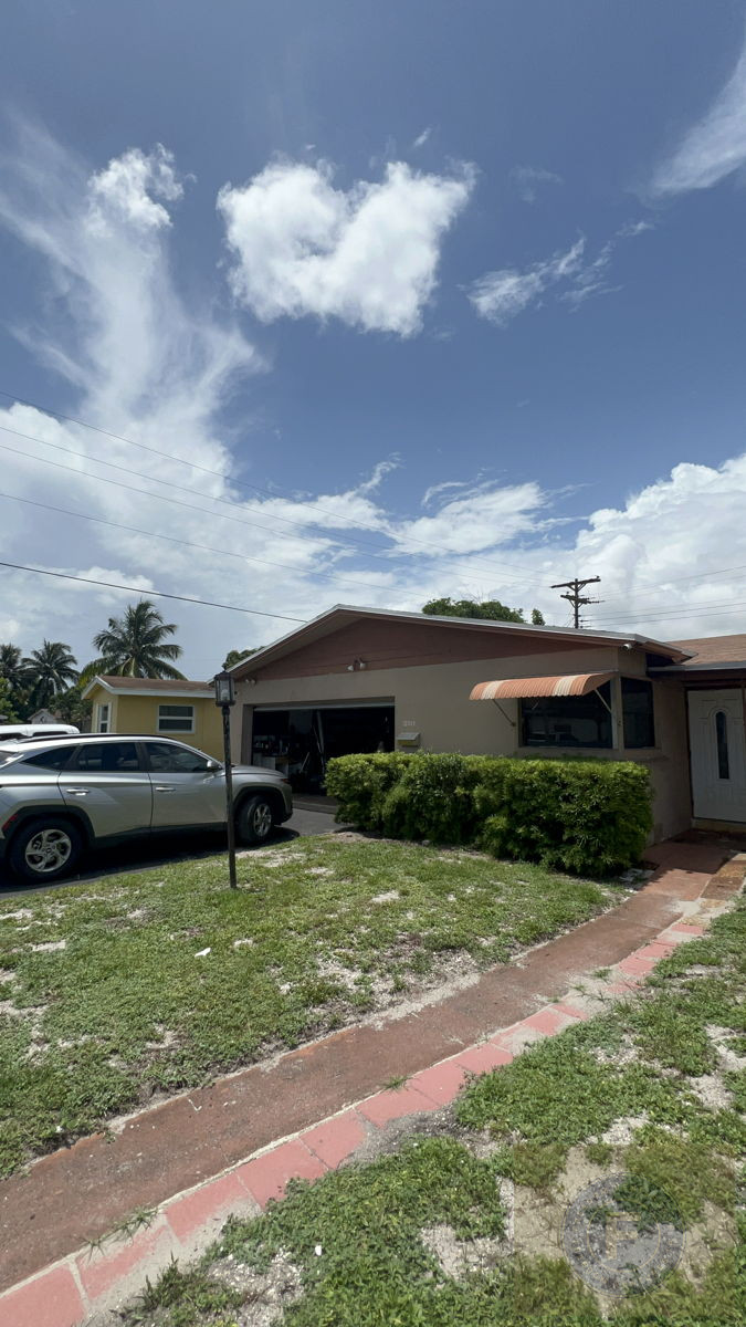 GREAT FIX AND FLIP OR BUY AND HOLD IN LAUDERDALE LAKES FL 33311