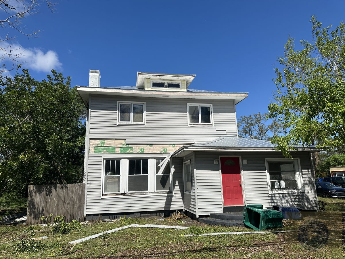 GREAT FIX AND FLIP OR BUY AND HOLD IN PALMETTO FL 34221