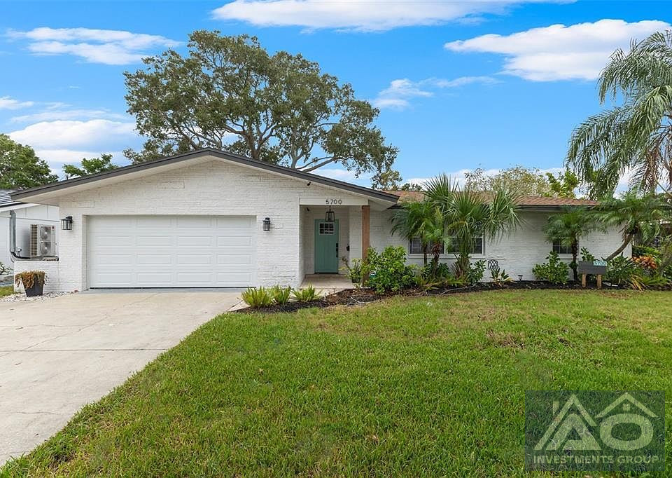 4 bed 2 bath pool home in St Petersburg! 399k worth 620k