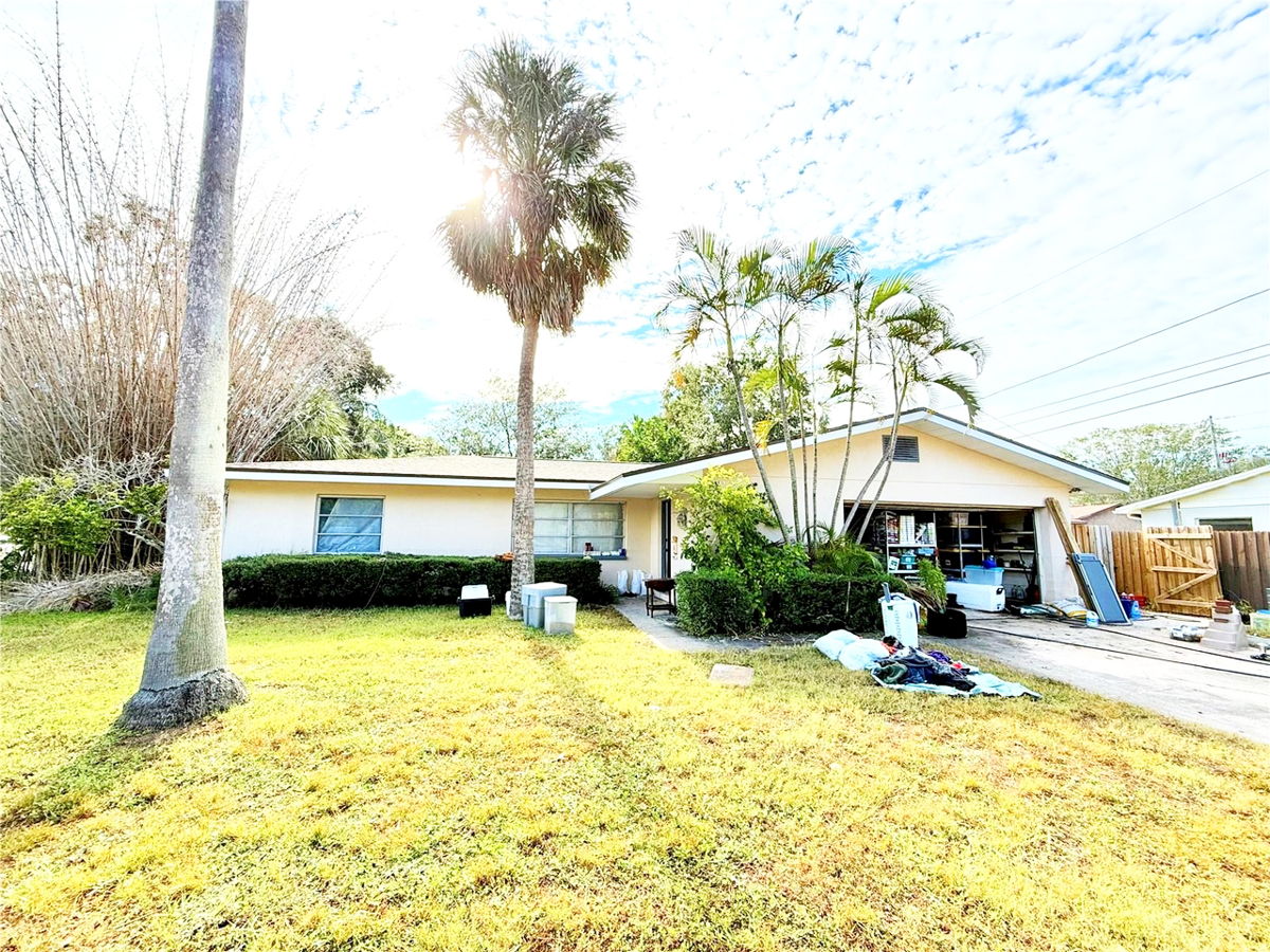 33703 - 🌴 Pool Home in Saint Petersburg! Prime Flip w/ New Roof & HVAC 💸