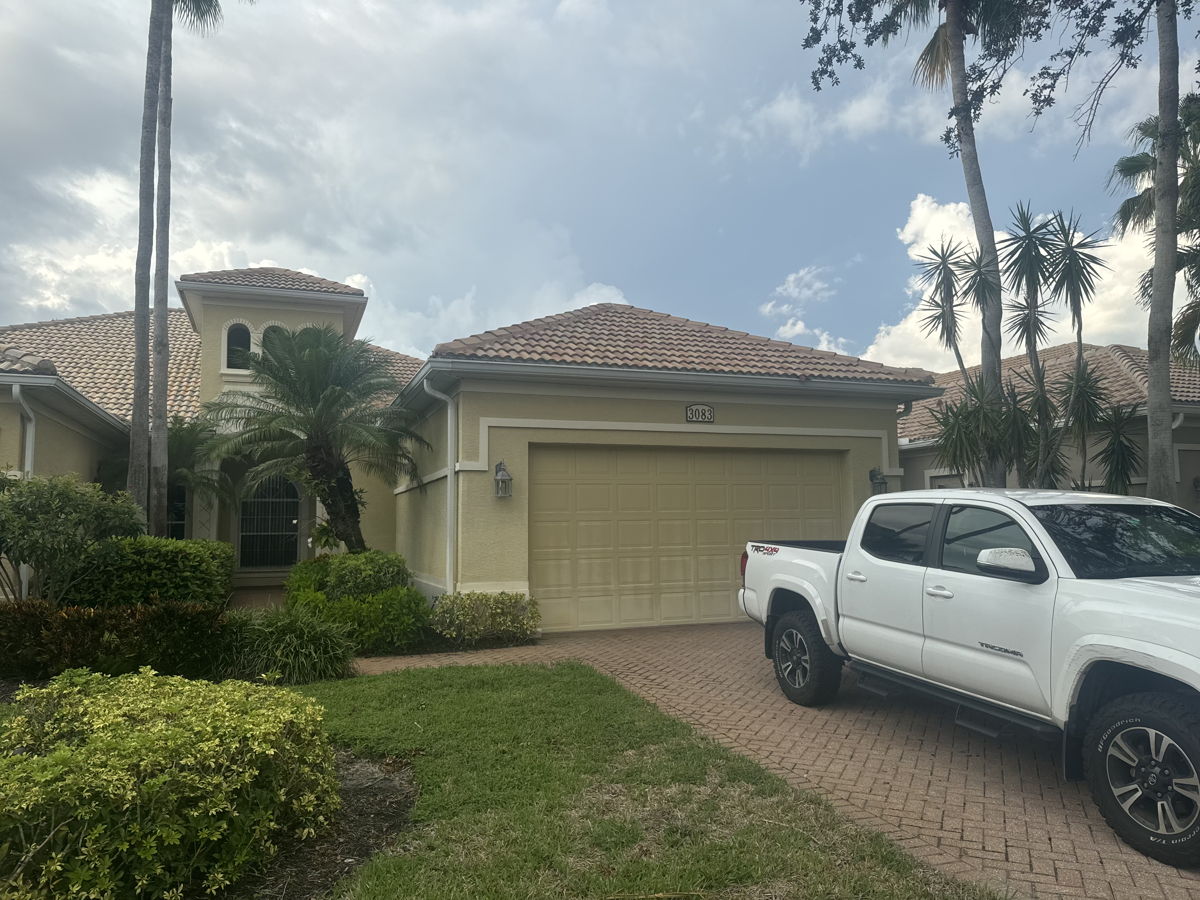 🏡💎 Naples Fixer-Upper Gem! Pool, New HVAC, Big Profit Potential! 💰🌴