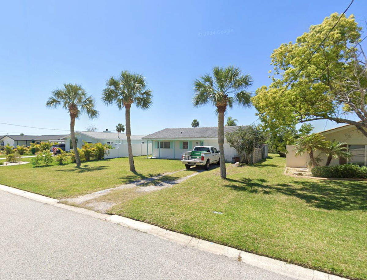 ✨🏡 Give This Beauty a Makeover in New Port Richey!